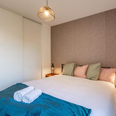 Апартаменты Luxe Flat For 7 - Fairytale Factory Бюсси-Сен-Жорж Экстерьер фото