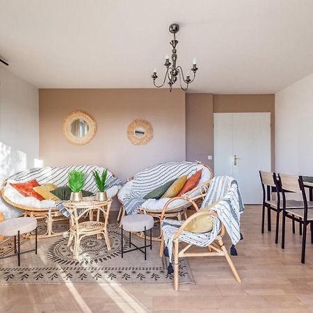 Апартаменты Luxe Flat For 7 - Fairytale Factory Бюсси-Сен-Жорж Экстерьер фото