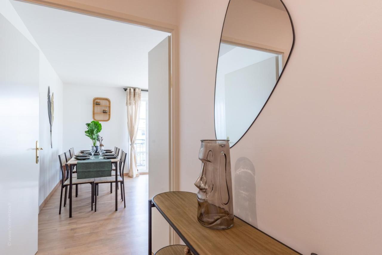 Апартаменты Luxe Flat For 7 - Fairytale Factory Бюсси-Сен-Жорж Экстерьер фото