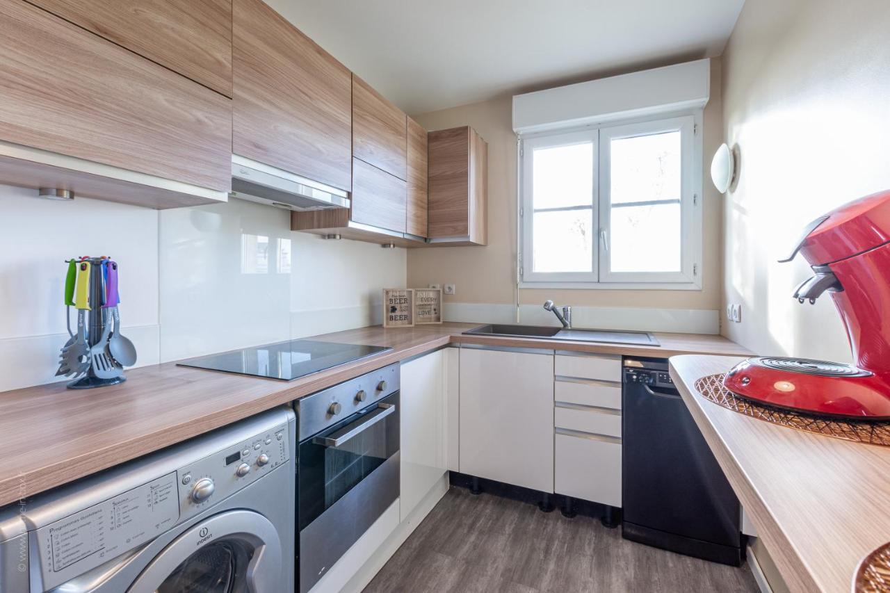 Апартаменты Luxe Flat For 7 - Fairytale Factory Бюсси-Сен-Жорж Экстерьер фото