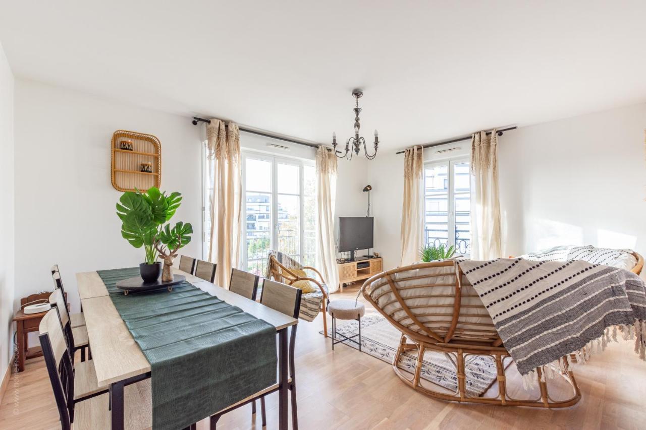 Апартаменты Luxe Flat For 7 - Fairytale Factory Бюсси-Сен-Жорж Экстерьер фото