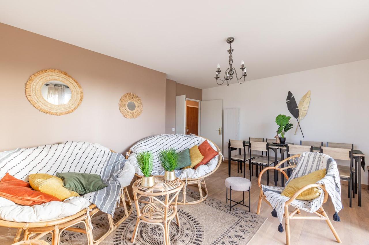 Апартаменты Luxe Flat For 7 - Fairytale Factory Бюсси-Сен-Жорж Экстерьер фото