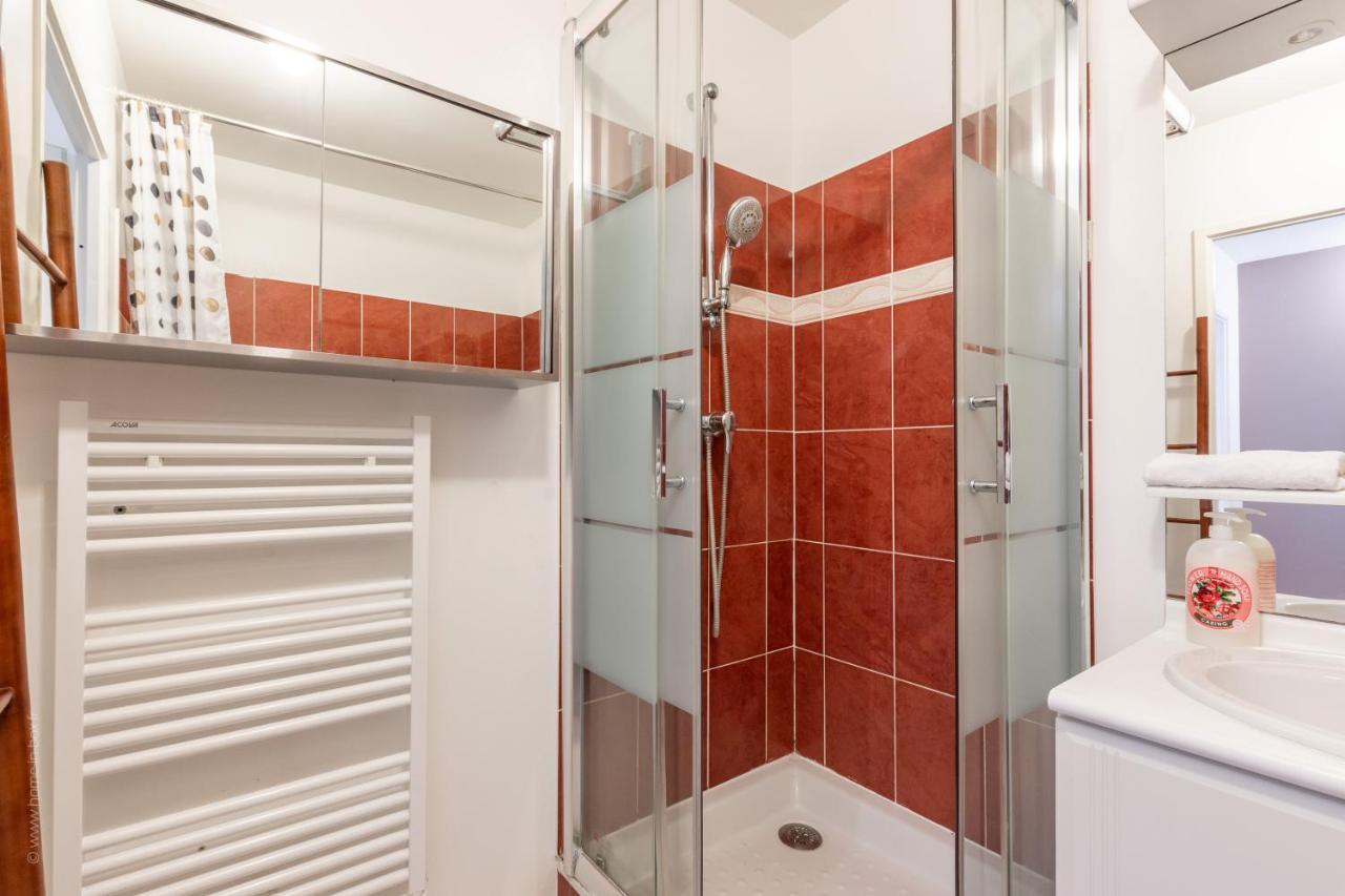 Апартаменты Luxe Flat For 7 - Fairytale Factory Бюсси-Сен-Жорж Экстерьер фото