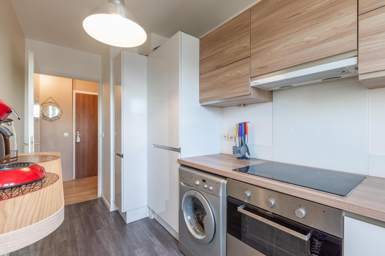 Апартаменты Luxe Flat For 7 - Fairytale Factory Бюсси-Сен-Жорж Экстерьер фото
